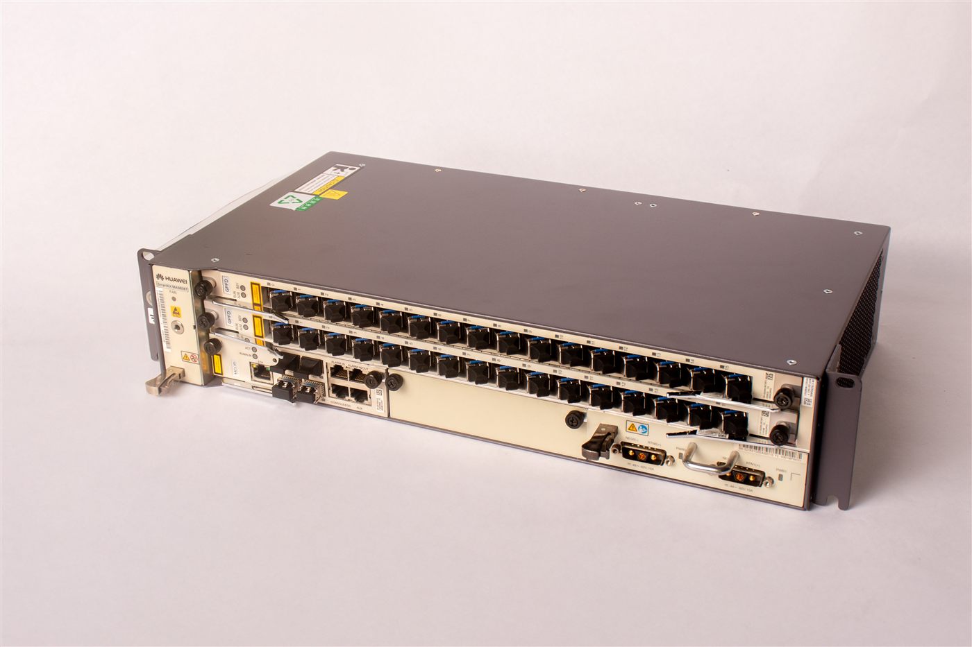 OLT Huawei SmartAX MA5608T MCUD 2 GPFD 32 Puertos C++